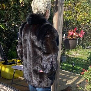 Mink coat with fox fur trim.
Model is 5’ 3” and wears a size 8